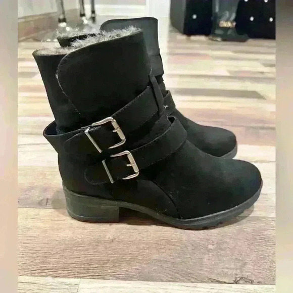 Size 9 White Mt Boots - Picture 1 of 5